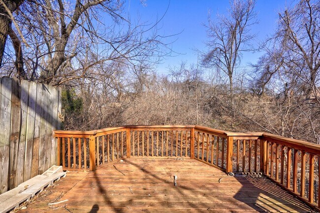 Building Photo - 4 bed 3 bath home!