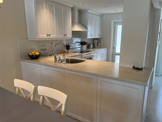 Building Photo - 1481 S Ocean Blvd