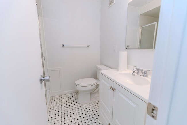 Building Photo - 725 Peninsula Ct
