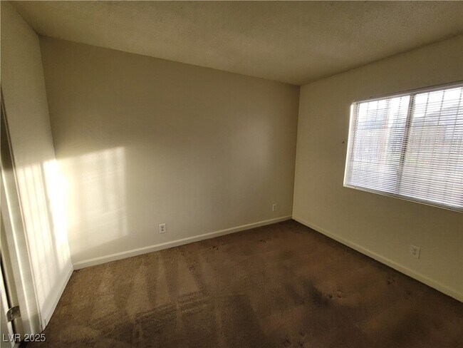 Building Photo - 4955 Jeffreys St