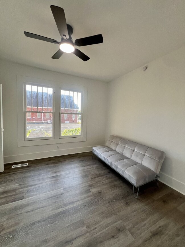 Building Photo - Charming 4-Bedroom Home for Rent/Sale