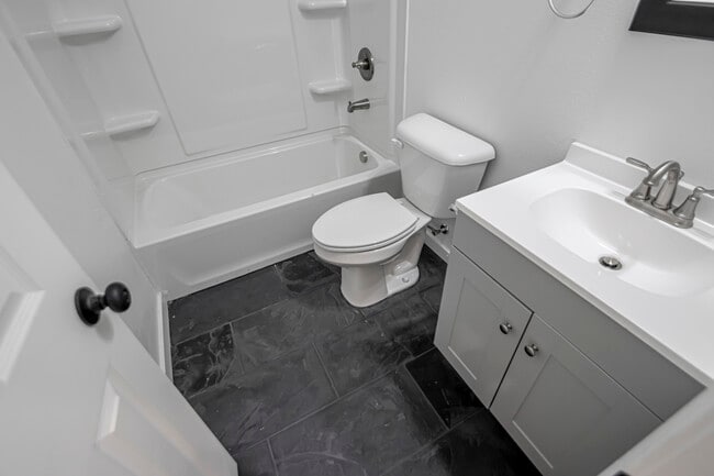 Building Photo - 214 S Park St