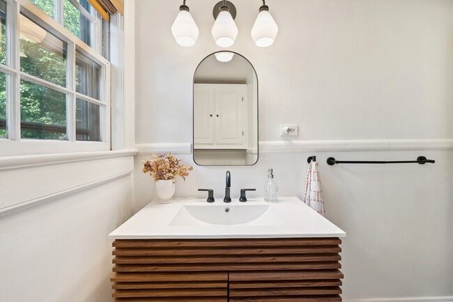 Building Photo - 3bd/2ba Two-Story Home in Durham Only 1 Mile from Downtown!