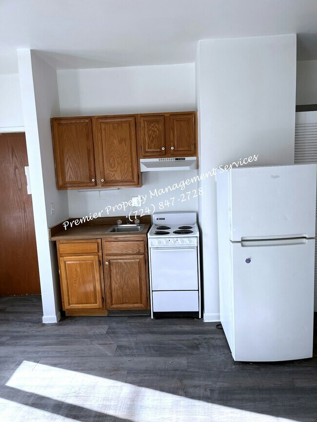 Building Photo - 518 W Cunningham St