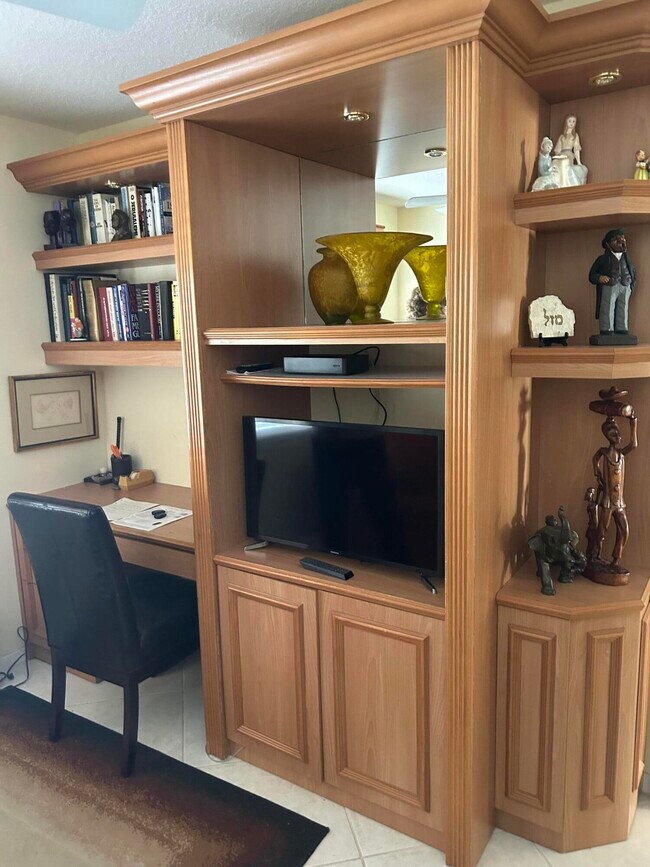 Building Photo - 12529 Imperial Isle Dr