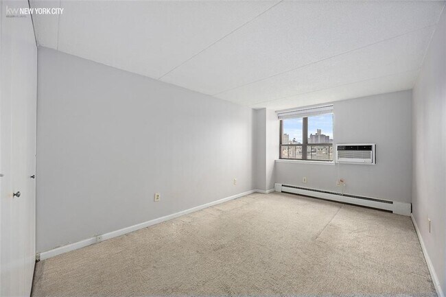 Building Photo - 300 W 110th St