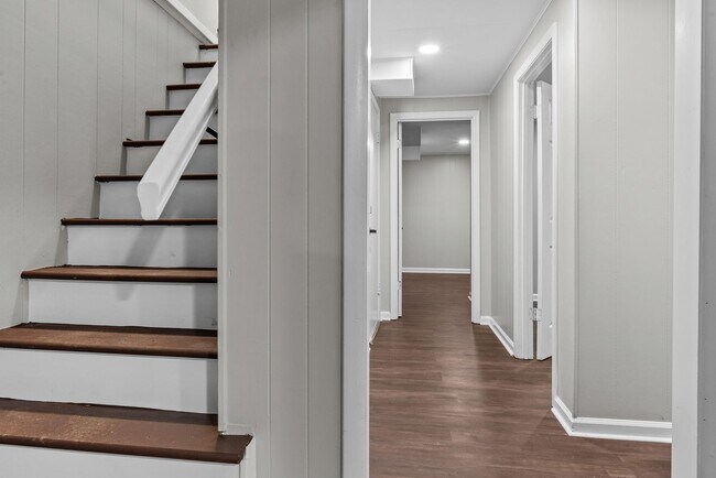 Building Photo - Charming Weatherly Woods Home with In-Law ...