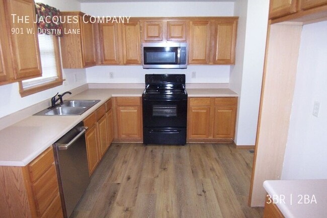 Building Photo - 901 W Dustin Ln