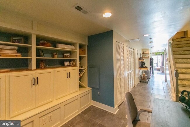 Building Photo - 1814 Christian St