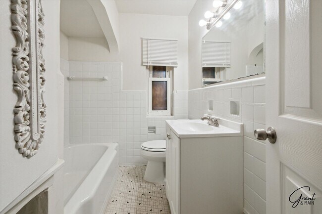 Building Photo - $1,300/month - 3 Bed 1 Bath Single Family Home in Detroit