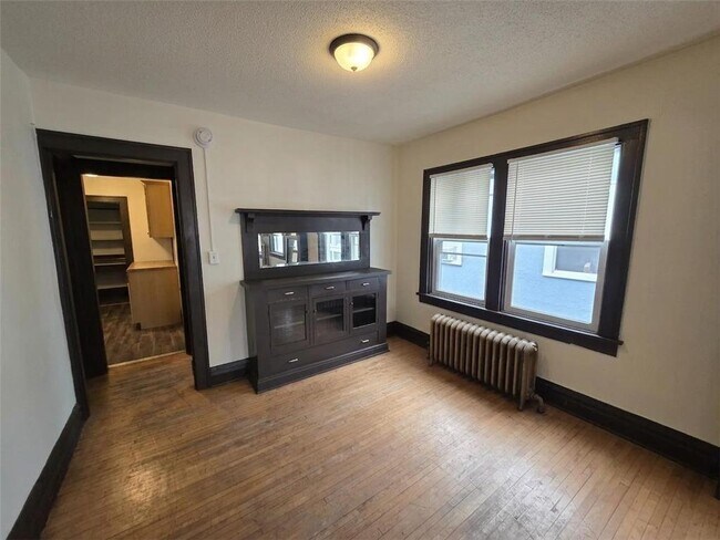 Building Photo - 2020 E Franklin Ave