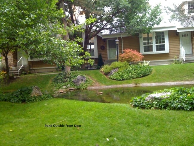 Building Photo - 836 Pond View Way