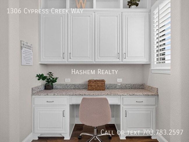 Building Photo - 1306 Cypress Creek Way