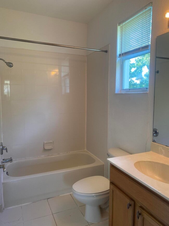 Building Photo - 771 Pipers Cay Dr