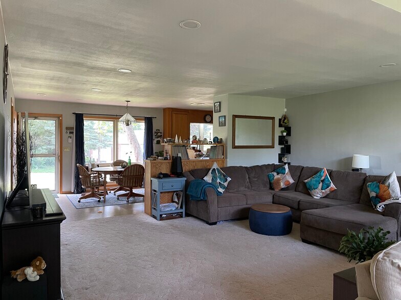 Building Photo - 2018 Greenbriar Cir