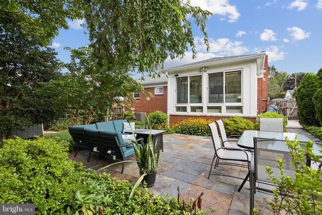 Building Photo - 5006 Flanders Ave