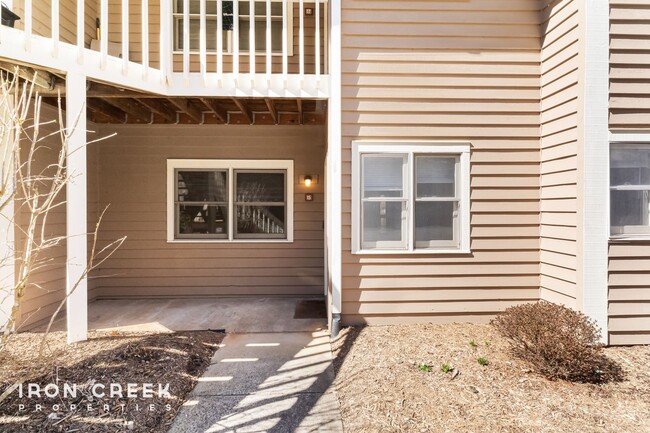 Building Photo - Newly Remodeled 2-Bed Condo in Asheville