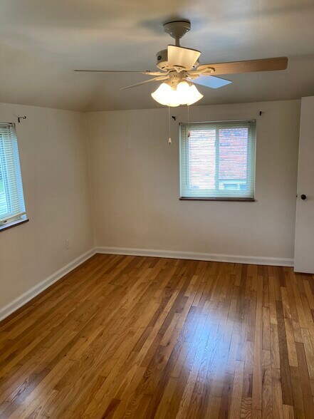 Building Photo - 709 Vallevista Ave