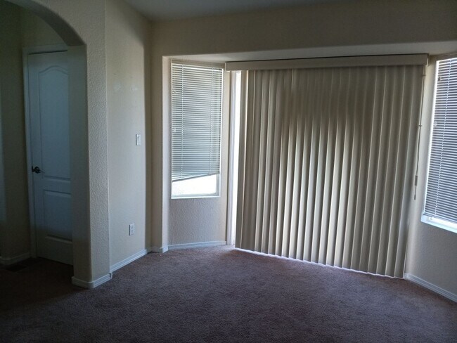 Building Photo - 3 Bedroom, 3 Bathroom Home! Schedule a Showing Today!
