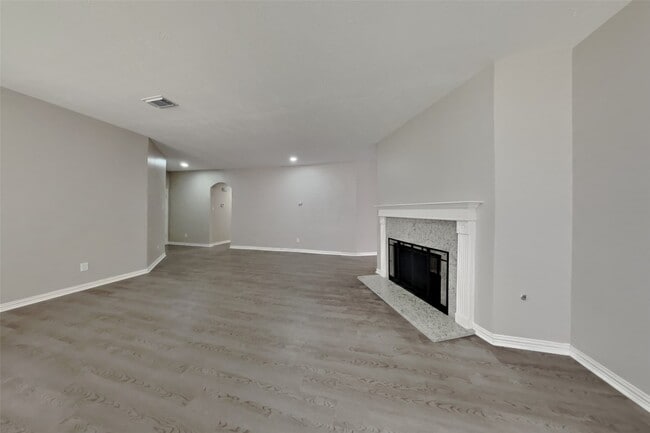 Building Photo - 4926 Linden Pl