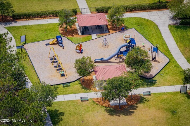 Building Photo - Beautiful 2/2.5 in Fleming Island