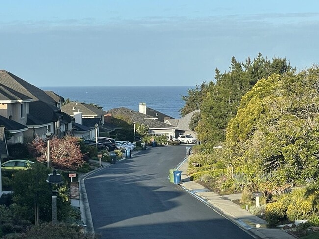 Building Photo - 44 Fairway Pl