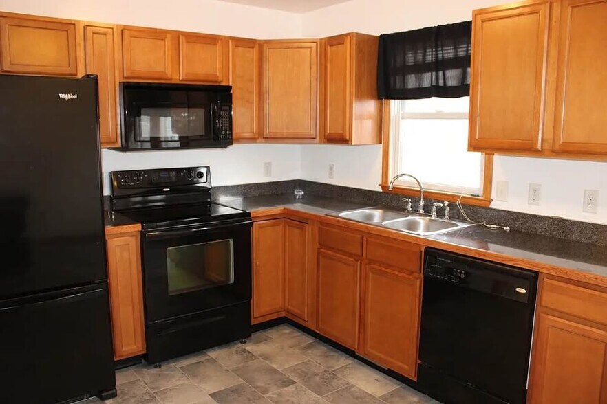 Building Photo - 35 Catalpa Dr