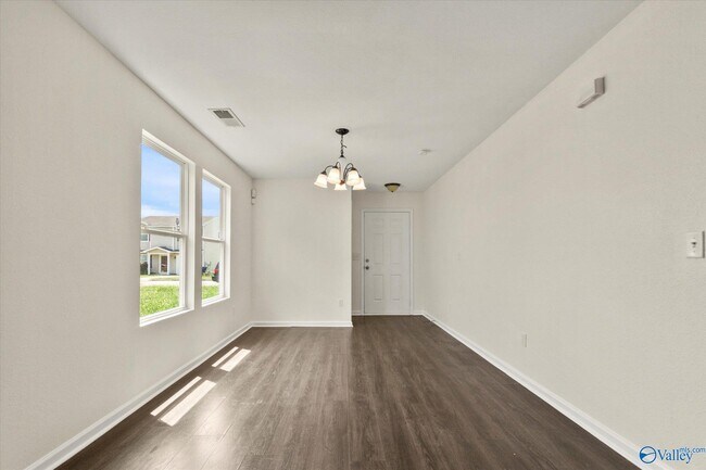 Building Photo - 223 Dormont Dr NE