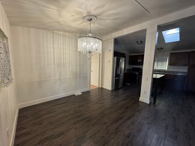 Building Photo - Rental Home with a huge yard