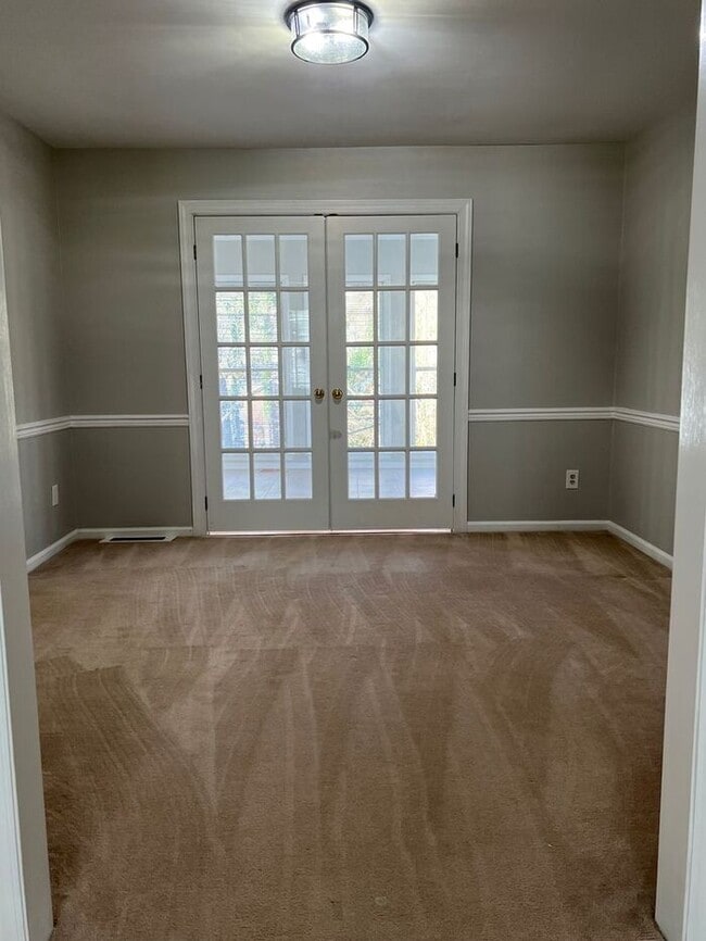 Building Photo - Wonderful 3 Bedroom Split Level Home In Sa...