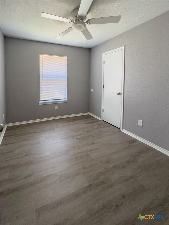 Building Photo - 2804 Alma Dr