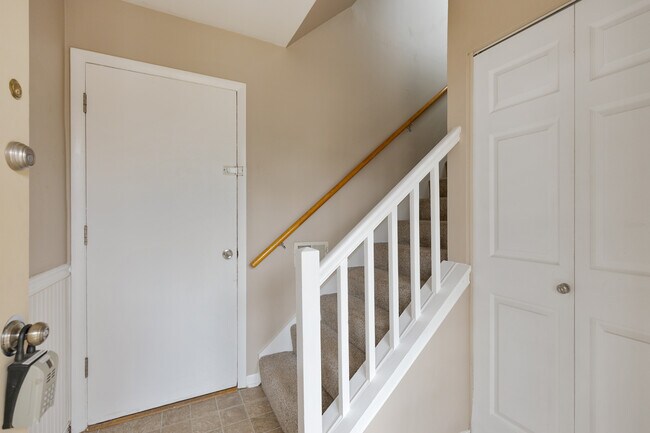 Building Photo - 817 Pahl Rd