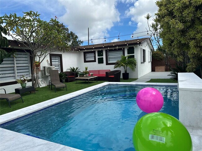 Building Photo - 4531 SW 42nd Terrace