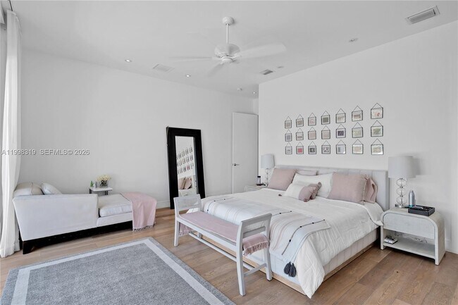 Building Photo - 435 Hampton Ln