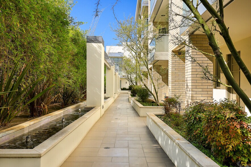 Building Photo - 257 S Hudson Ave