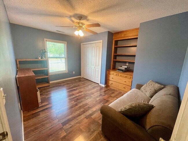 Building Photo - 350 Katydid St