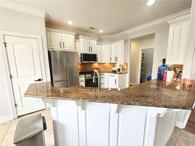 Building Photo - 3803 SW Kite Dr