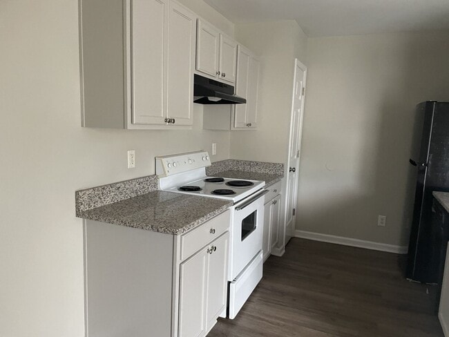 Building Photo - 3 bedroom/ 3 bathroom Townhouse