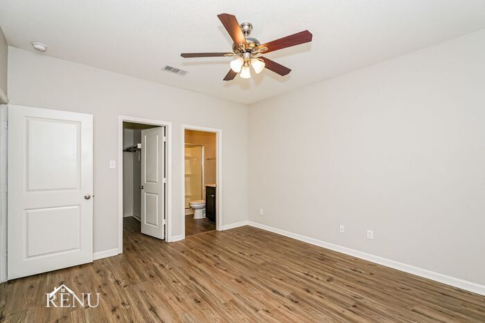 Building Photo - 6202 Old Bridge Way