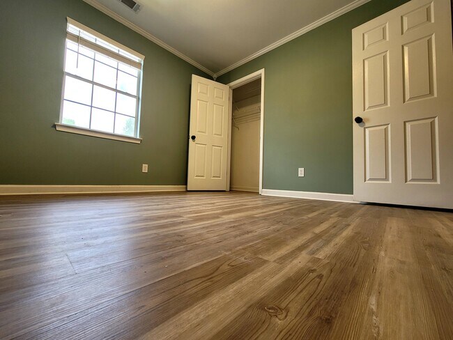 Building Photo - 730 3rd St NE