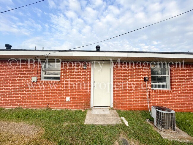 Building Photo - 330 W College St