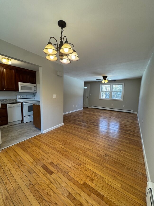 Building Photo - 144 E Main St