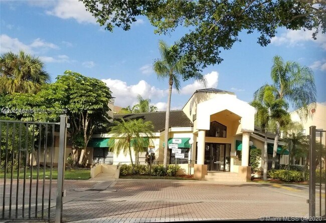 Building Photo - 9999 Summerbreeze Dr