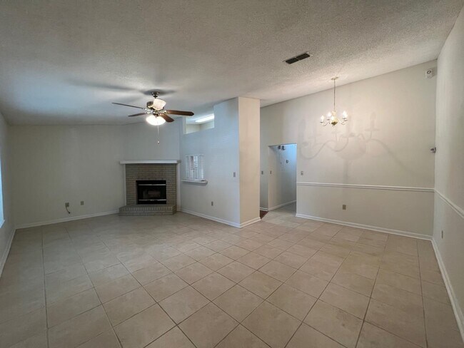 Building Photo - 2231 Treeo Ln