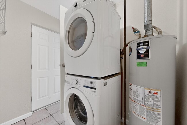 Building Photo - 1237 Pitt St NE