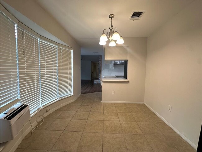 Building Photo - 12139 Huntington Park Dr