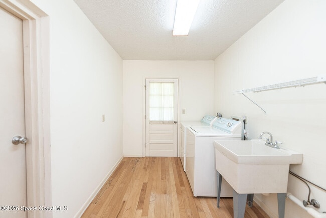 Building Photo - 5855 Whispering Ln