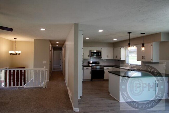 Building Photo - Millard 3 bed 3 bath with Park Access!