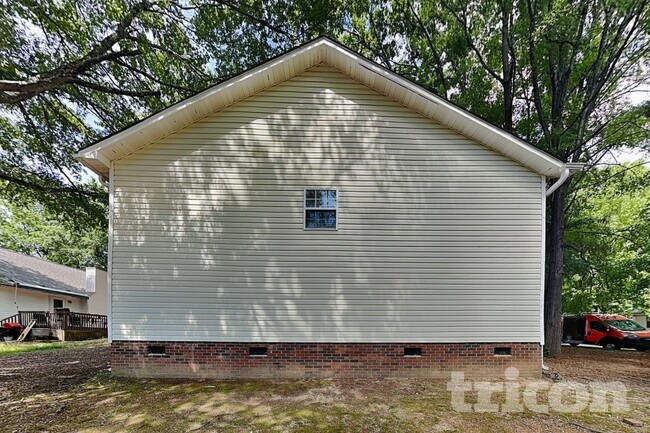Building Photo - 1614 Barbara Ann Cir