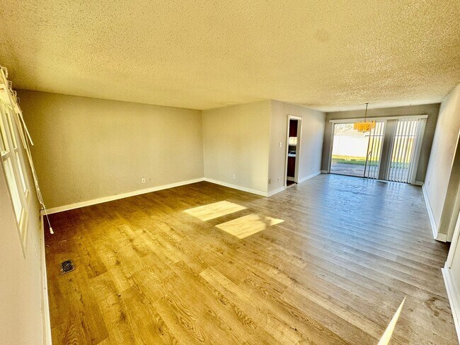 Building Photo - 77 Executive Ln